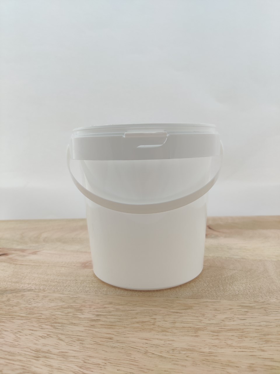 Plastspand m. hank 1,18ltr Plastspand m. hank 1,18ltr